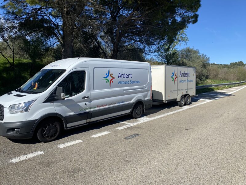 Transport van Auto's , Motoren , Fietsen , Meubels , Machines , Boten , Caravans en speciaal transport