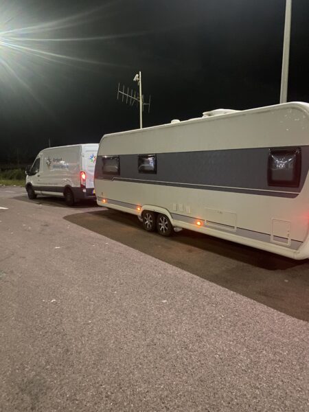Transport van Auto's , Motoren , Fietsen , Meubels , Machines , Boten , Caravans en speciaal transport